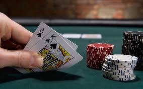 bai-poker-la-gi-luat-choi-poker-co-ban-2594