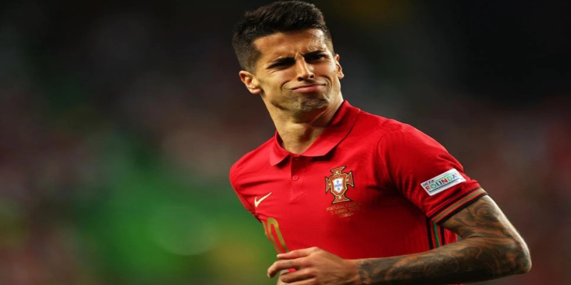 hinh-anh-cau-thu-bong-da-joao-cancelo-tu-trien-vong-den-ngoi-sao-sang-choi-3431-0