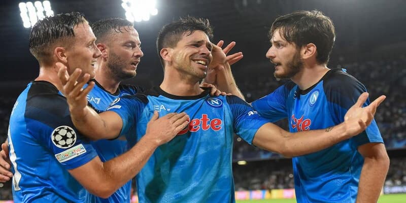 hinh-anh-clb-napoli-hanh-trinh-bong-da-mien-nam-italy-tai-bongdalu-2360-2
