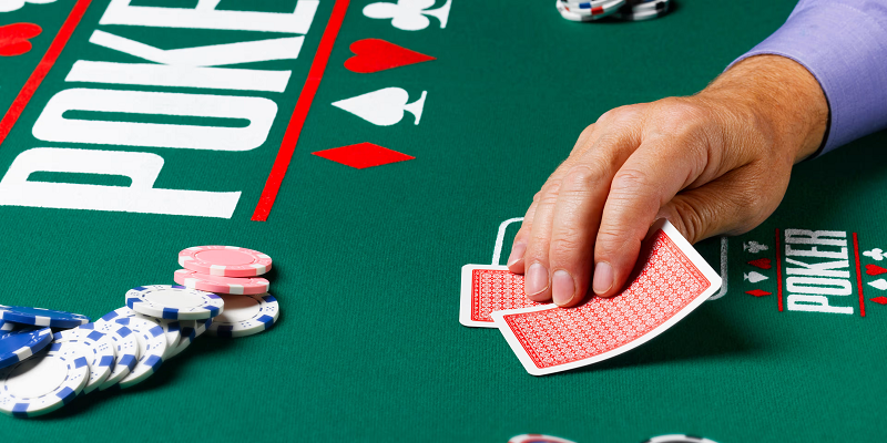 hinh-anh-luat-choi-poker-texas-holdem-va-cac-thuat-ngu-quan-trong-5242-1