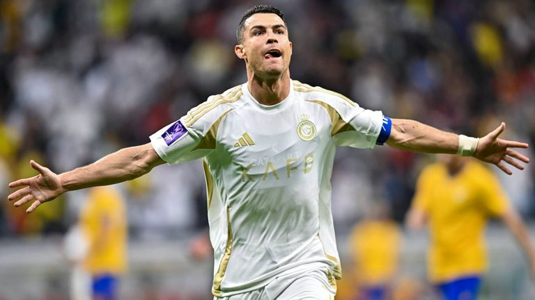 hinh-anh-cristiano-ronaldo-huyen-thoai-so-mot-the-gioi-bong-da-hien-dai-4768-1